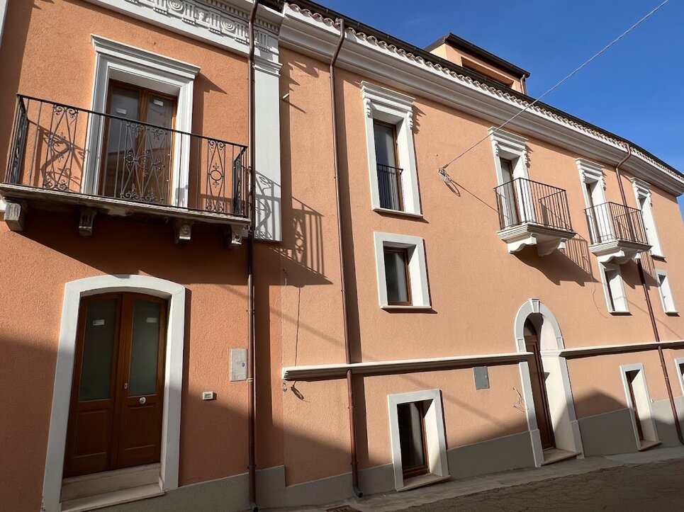 cornicione con decori storici ricostruiti.jpeg