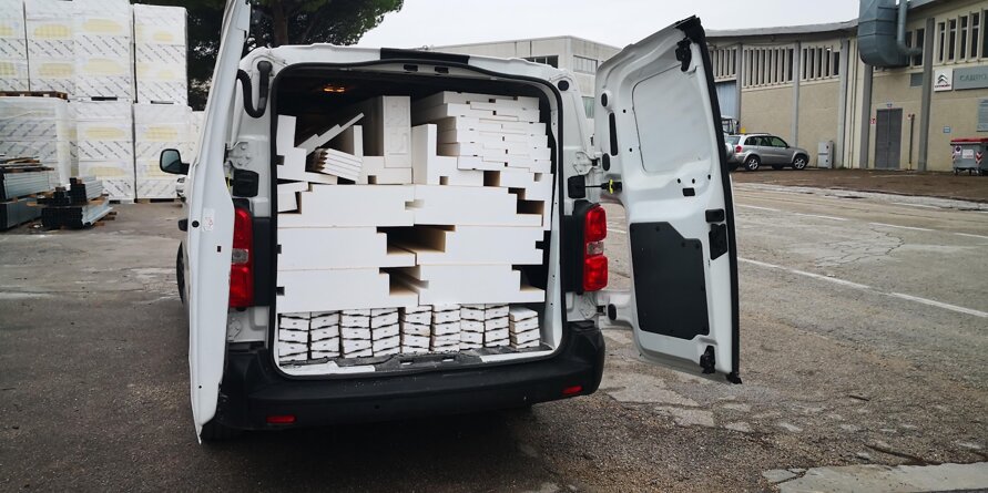 camion trasporto cornici Artek Italia srl