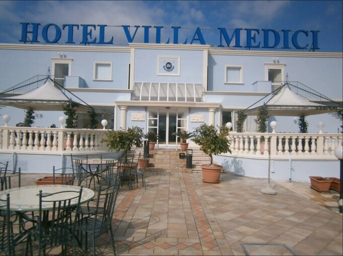 3307-villa medici retro con elementi decorativi.jpeg