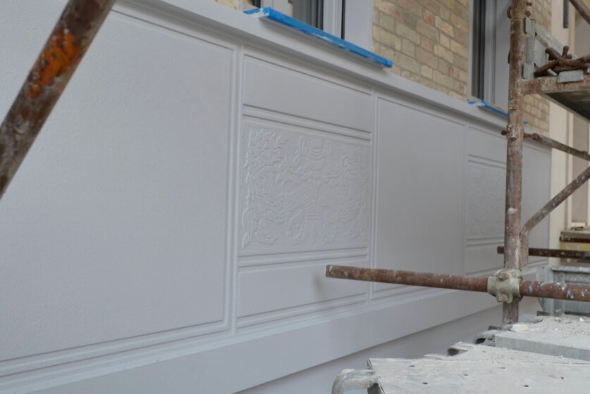 montaggio decorazione marcapiano ricostruito.jpeg