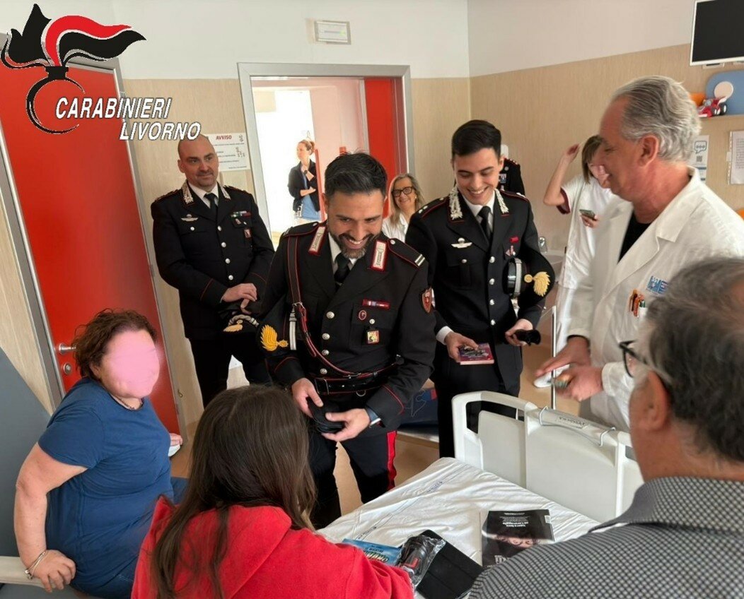 I regali dei Carabinieri nel reparto di pediatria a Livorno