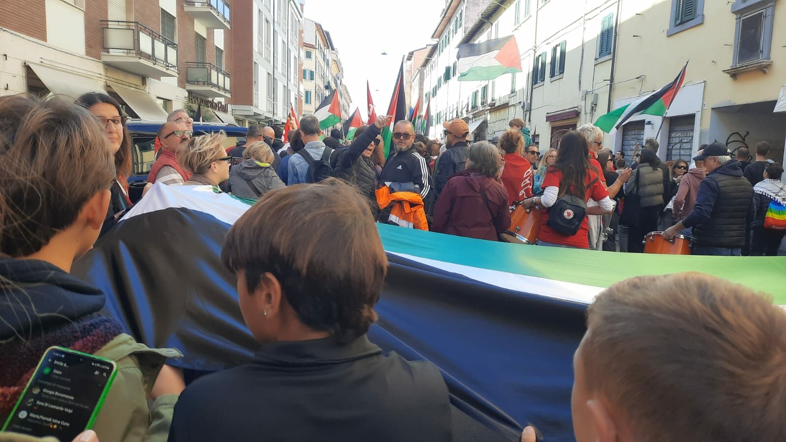 Livorno scende in piazza per dire no alla violenza, al genocidio e all'indifferenza