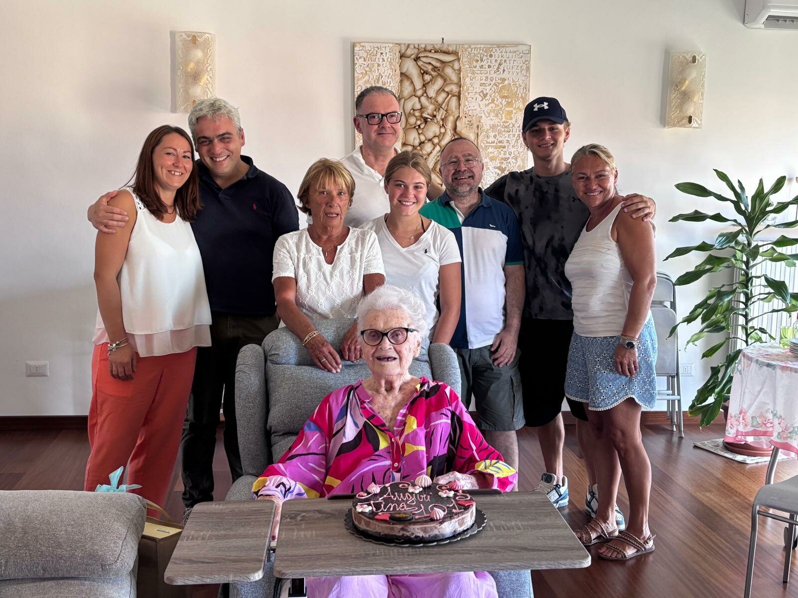 centenaria-tina-avelardi-famiglia-2025.jpeg