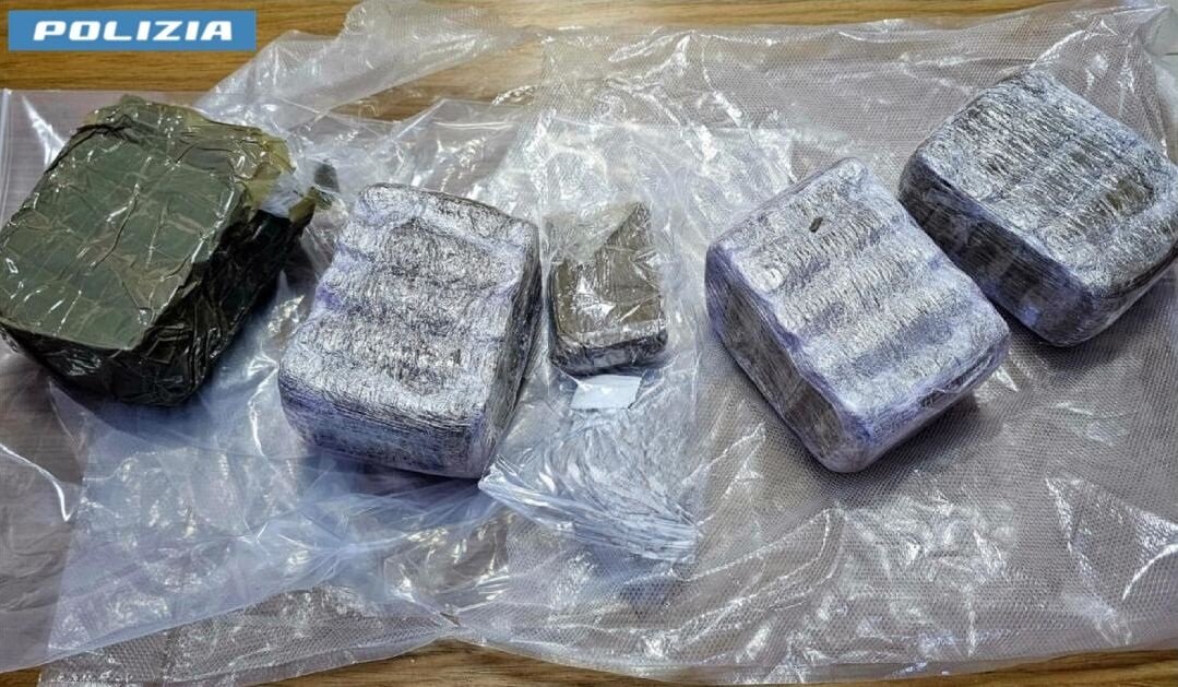 Arrestato un livornese per detenzione stupefacenti ai fini di spaccio