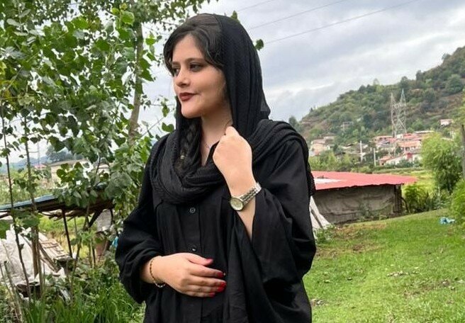 Cerimonia in memoria di Masha Amini, giovane curda uccisa in Iran il 16 settembre 2022