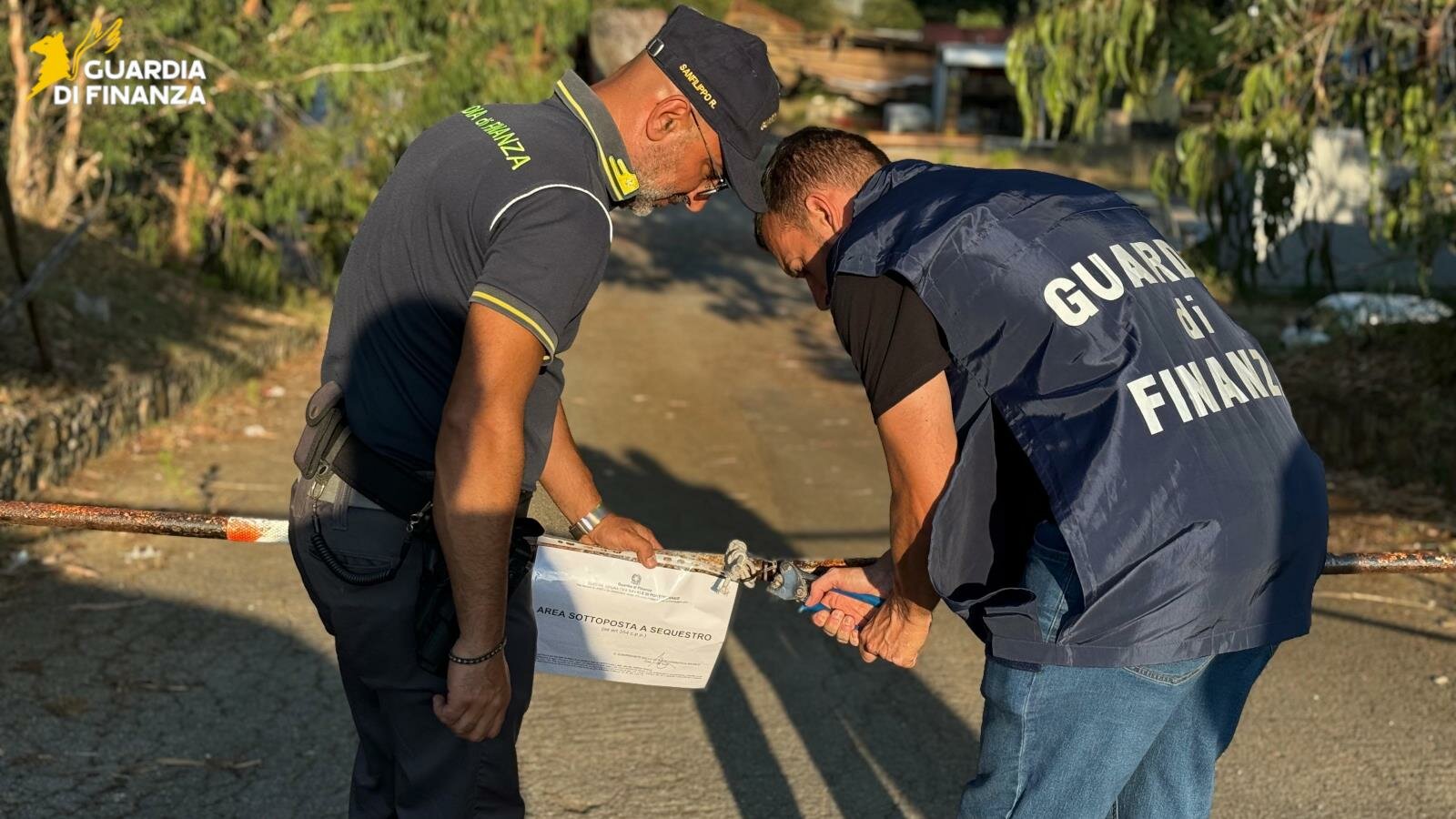 Sequestrata area di 8.000 mq adibita a discarica abusiva a Piombino