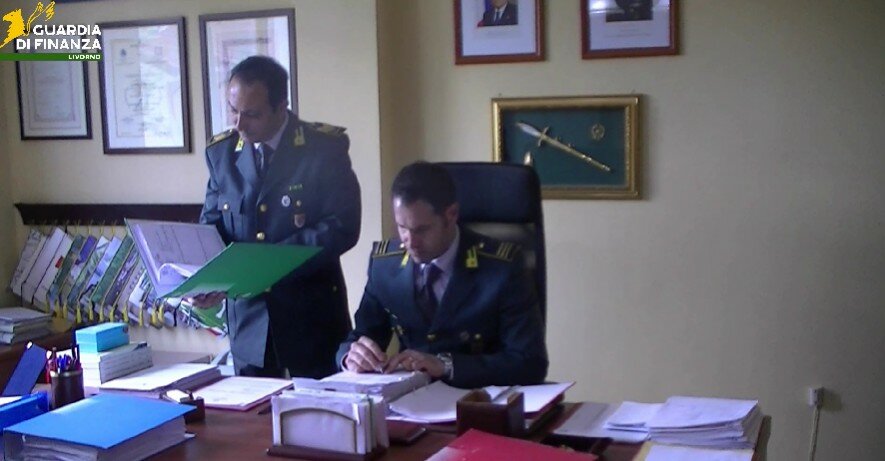 GDF Livorno: sequestrati sigarette elettroniche e giocattoli contraffatti