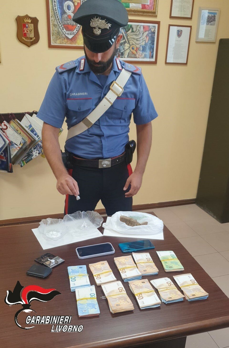 Eroina, cocaina e contanti: arrestato diciottenne nordafricano