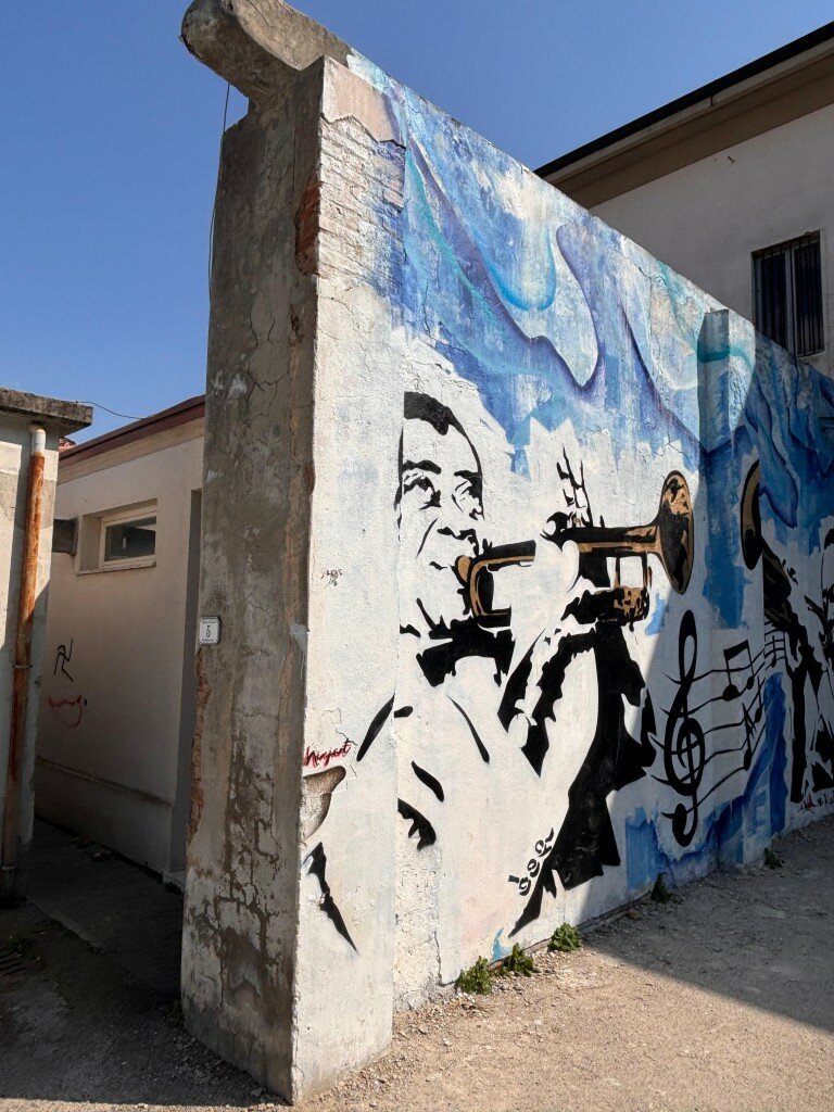 Svastica vicino al murales: la ferma condanna dell&rsquo;Amministrazione di Vicarello