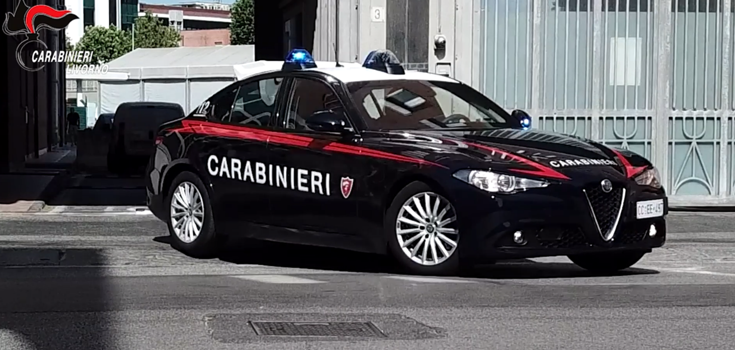 Ubriaco, molesta la ex: arrestato