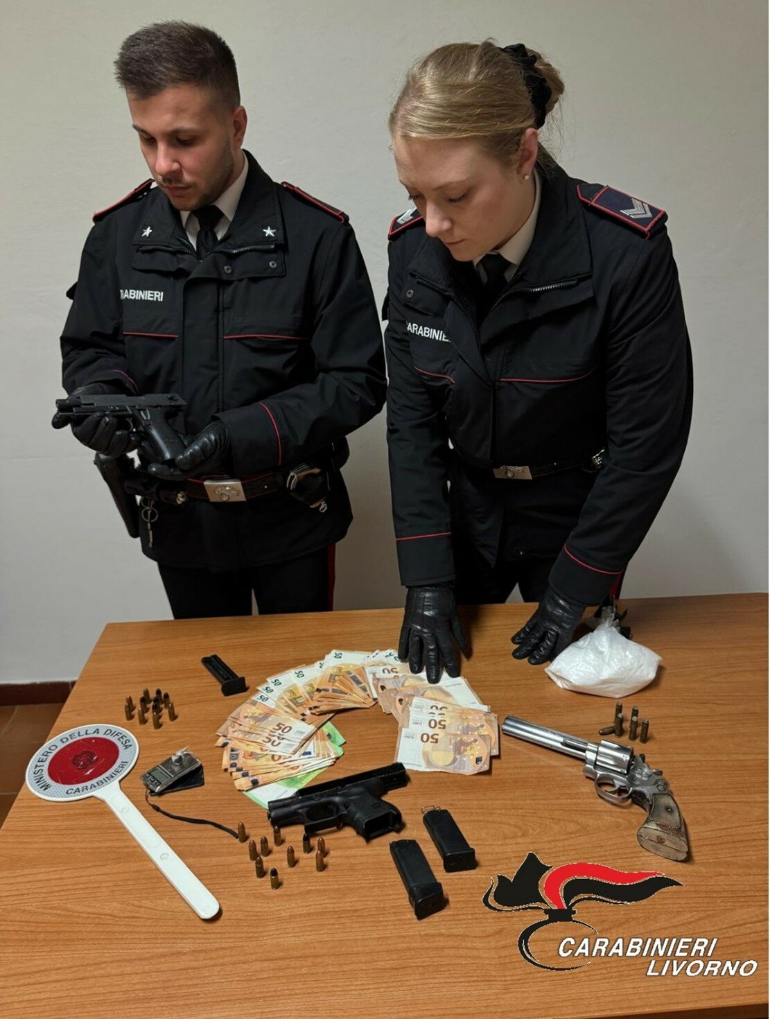 Rosignano M.mo: albanese arrestato con armi e droga