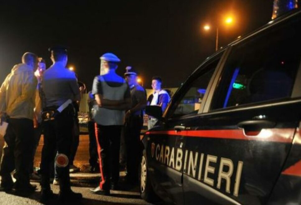 Torre del Greco, uomo ferito da arma da taglio nella notte: ipotesi rissa in via Vittorio Veneto.