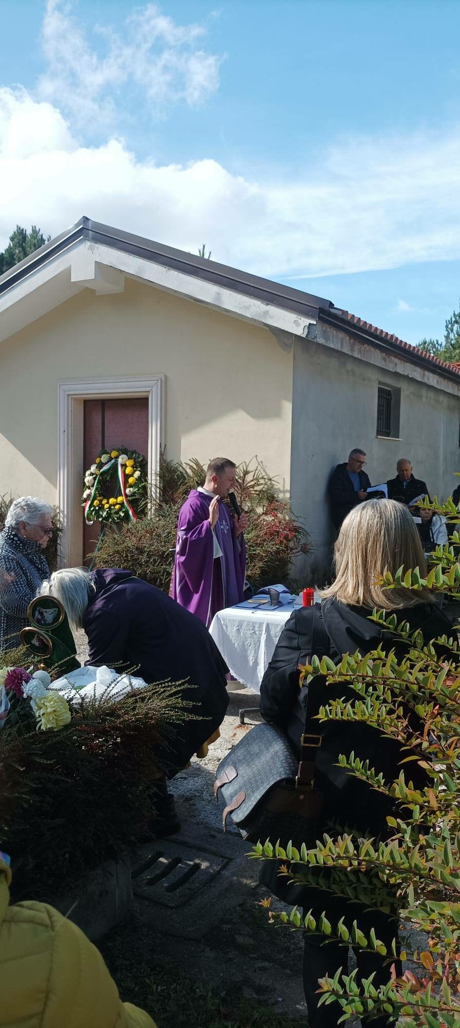 Celebrazione Eucaristica nella commemorazione dei fedeli defunti al cimitero di CAMIGLIATELLO