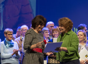 2024-04-04 vinschgerwind - ehrungen verdienter theaterleute in bozen - stv generalversammlung.jpeg