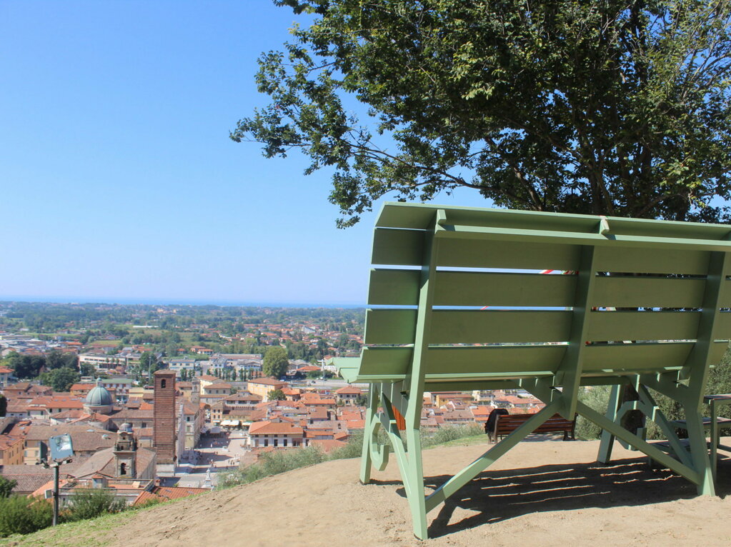 foto-panchina-gigante-panoramica-sulla-versilia-scaled-e1597091430219.jpeg