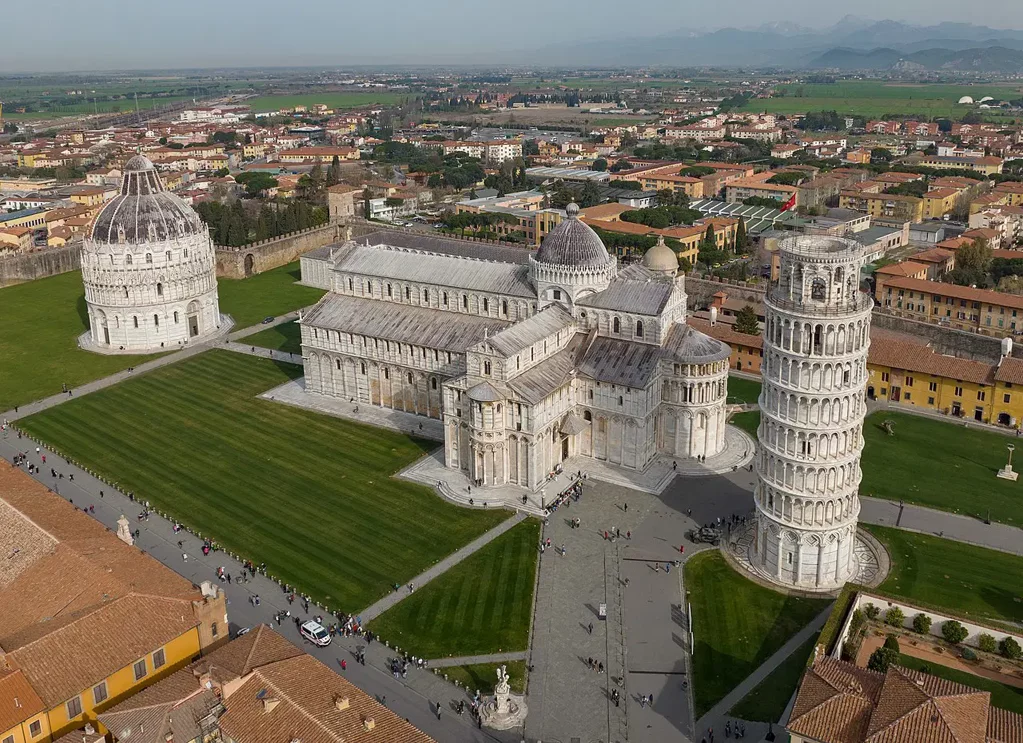 piazza-dei-miracoli-pisa-a-m