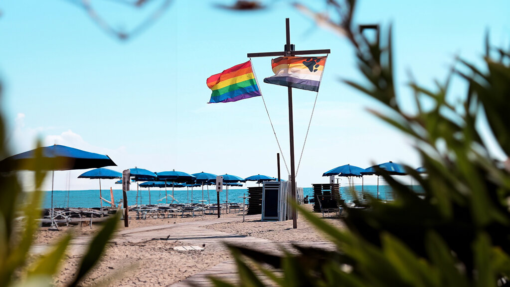 spiagge-gay-torre-del-lago-spiaggia-nudista-versilia-lido-gay-mama-beach-torre-del-lago.jpeg