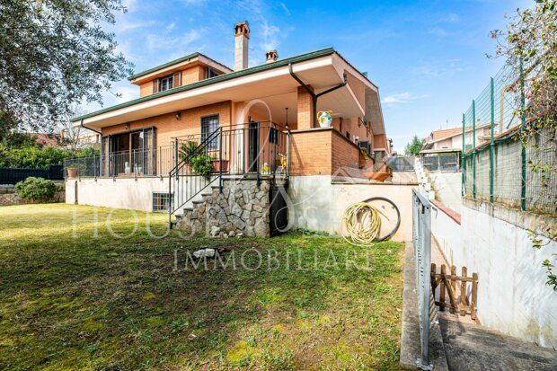 Parco Azzurro Villa bifamiliare su tre livelli