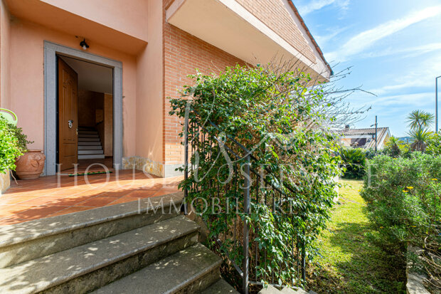 Parco Azzurro Villa bifamiliare su tre livelli