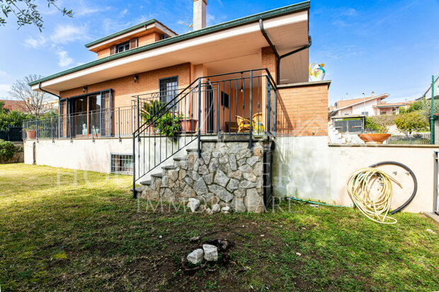 Parco Azzurro Villa bifamiliare su tre livelli