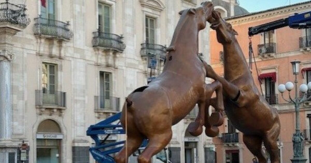 I Fighting Horses in piazza Università: nodo sicurezza e festa di S. Agata