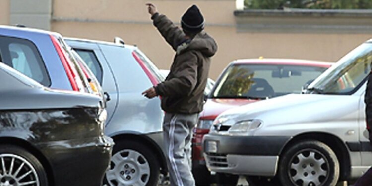 Polizia Locale, pugno duro con i parcheggiatori abusivi grazie al Decreto Sicurezza
