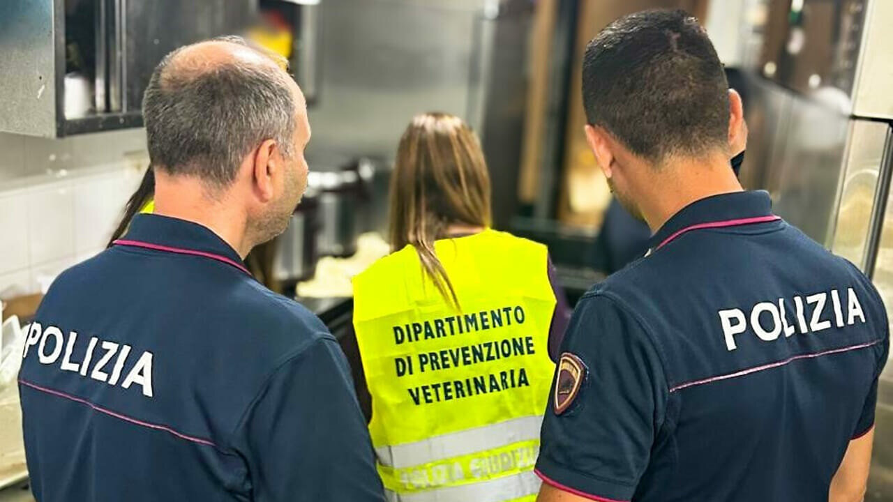 --controlli-della-task-force-coordinata-dalla-polizia-di-stato-in-2-ristoranti-del-lungomare-2.jpeg