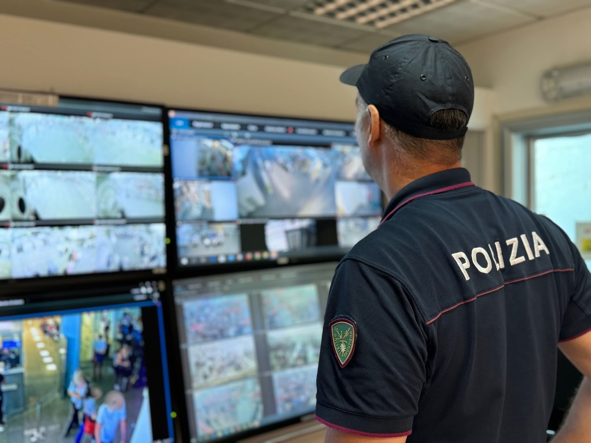 Aeroporto, rubano zaino e usano le carte di credito della vittima: individuati i ladri