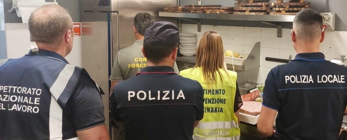 Blatte in cucina, cibo non tracciato e lavoratori n nero: due ristoranti chiusi a Catania Blatte in cucina, cibo non tracciato e lavoratori n nero: due ristoranti chiusi a Catania