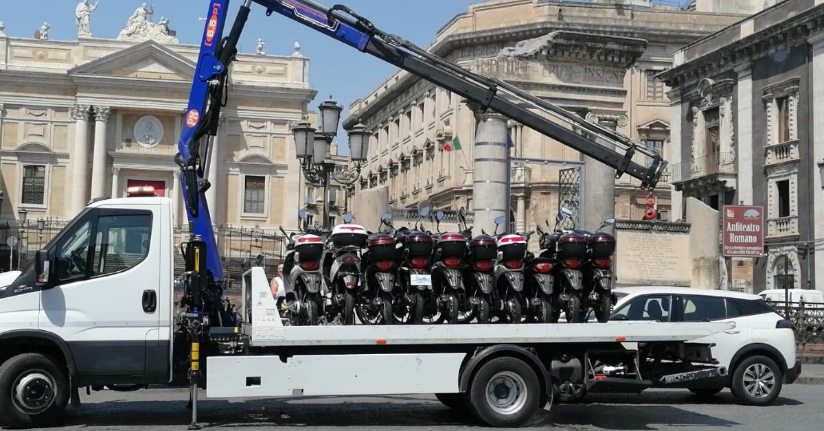 Biciclette elettriche truccate per aumentare velocit&agrave;: Carabinieri e Polizia Locale sequestrano 12 mezzi