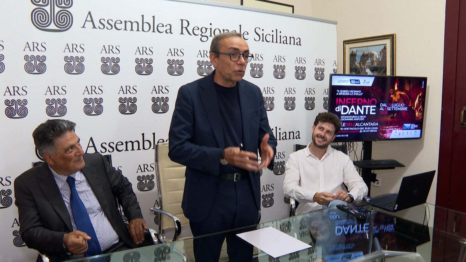 c---giovanni-anfuso-nella-sede-dellars-a-catania-tra-il-sindaco-stagnitta-e-trischitta.jpeg