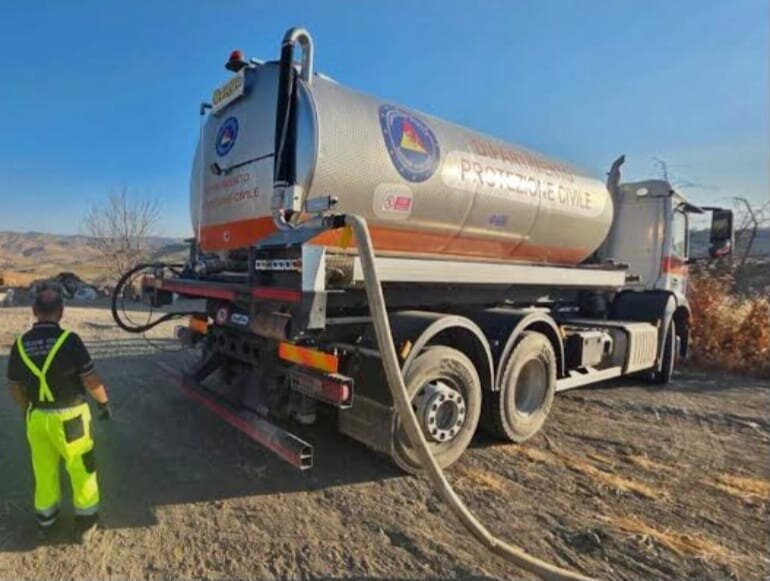 Paradosso Sicilia: l'acqua c'è, ma due caseifici restano a secco e fermano l'attività