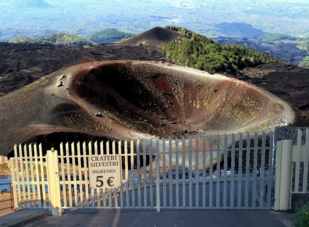 Adorno (M5S): Inaccettabile il ticket ai Crateri Silvestri