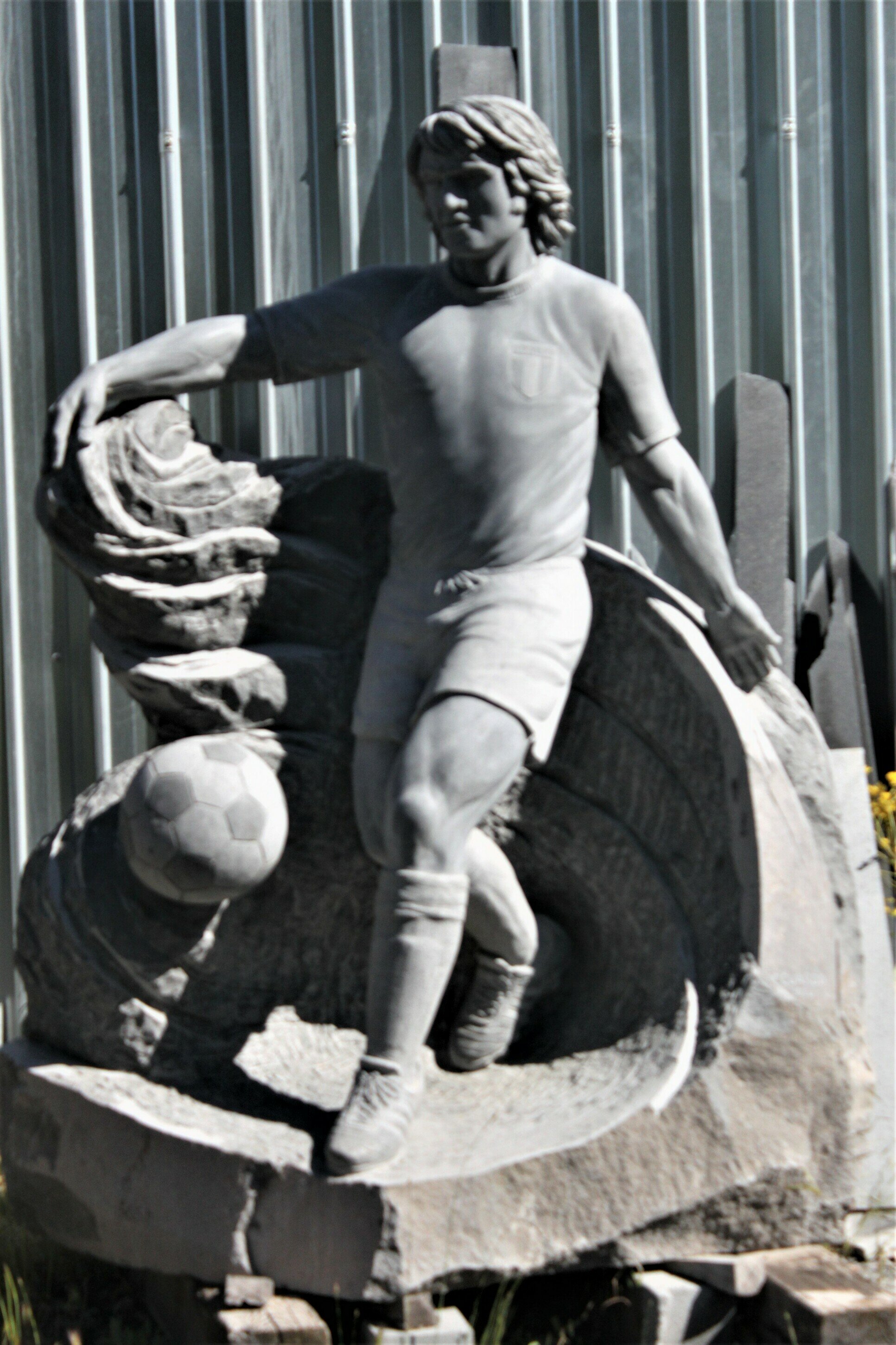 statua-di-pietro-anastasi.jpeg