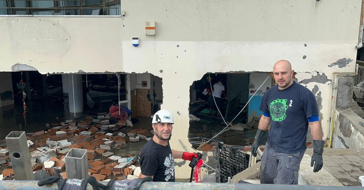 Aci Trezza, nella scuola di sub devastata si lavora a pancia in giù