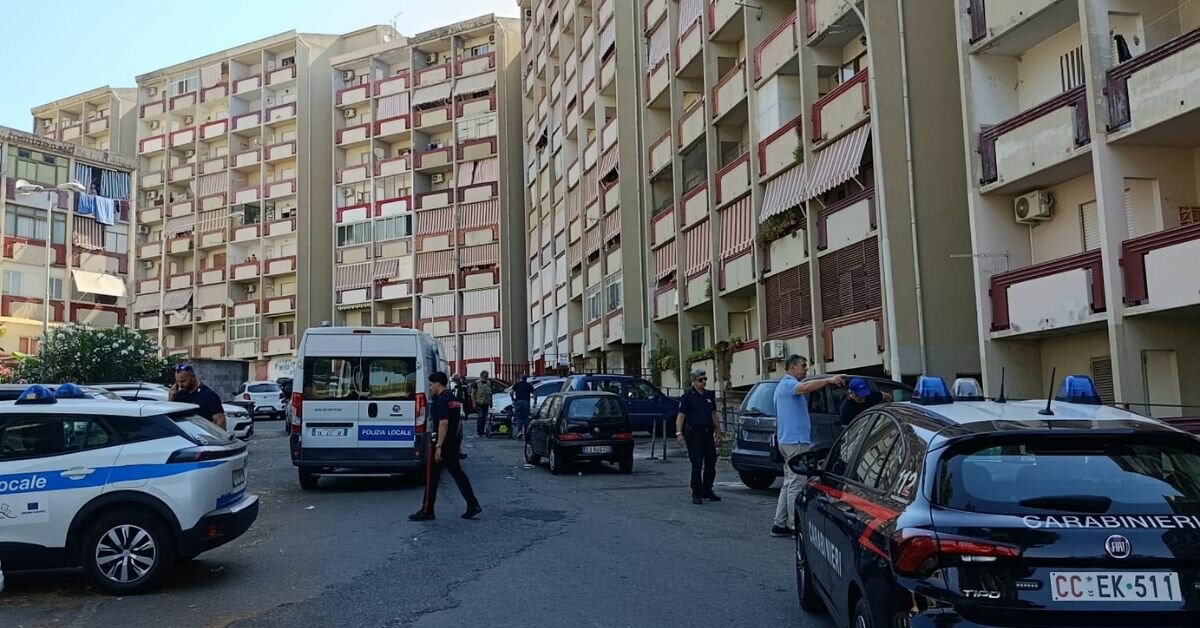 Rimossi 60 paletti metallici per riservare posti auto abusivi su suolo pubblico