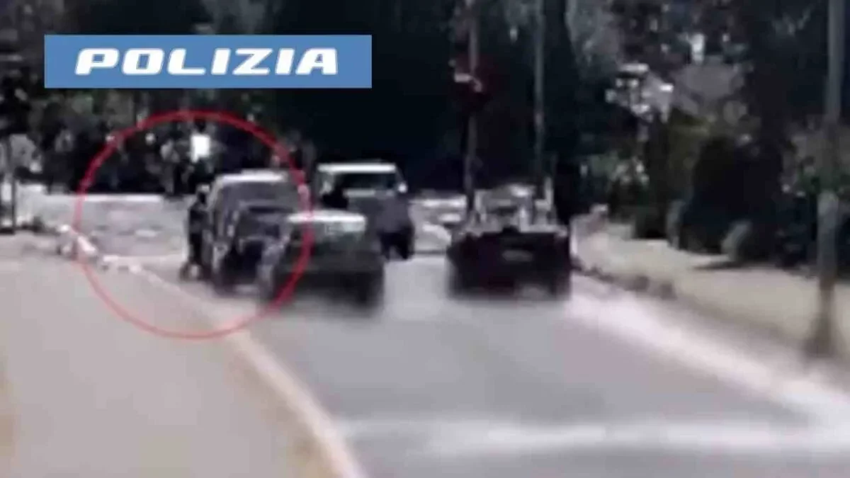 Rapina al semaforo da 16 mila euro: la polizia incastra due uomini