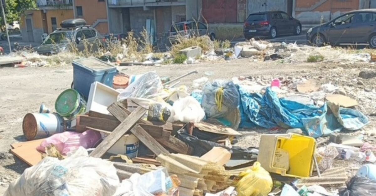 Rifiuti a Catania, 52 denunce e quasi tremila sanzioni