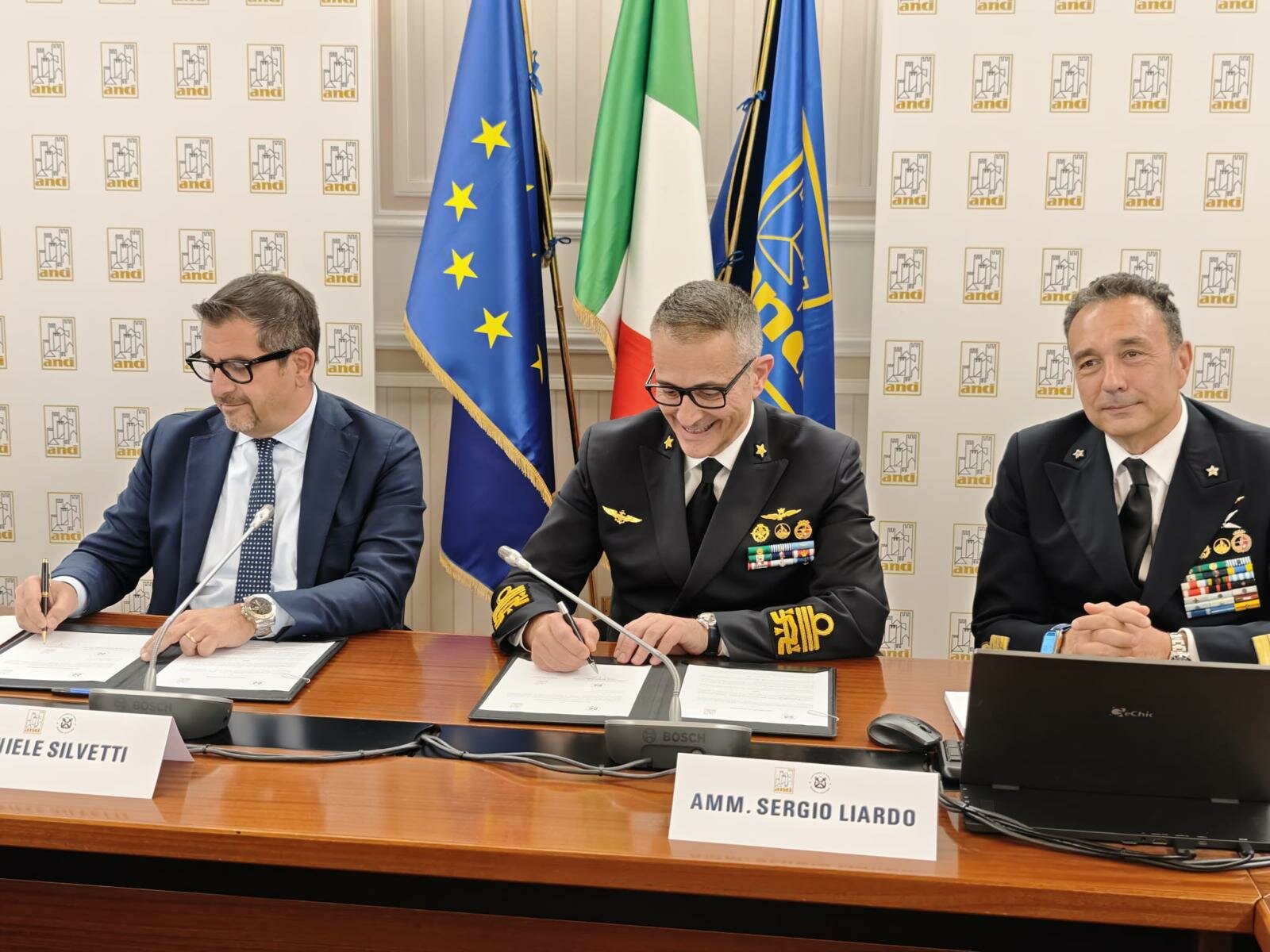 Comuni, intesa Anci-Guardia Costiera a tutela dell’ambiente marino e costiero Comuni, intesa Anci-Guardia Costiera a tutela dell’ambiente marino e costiero