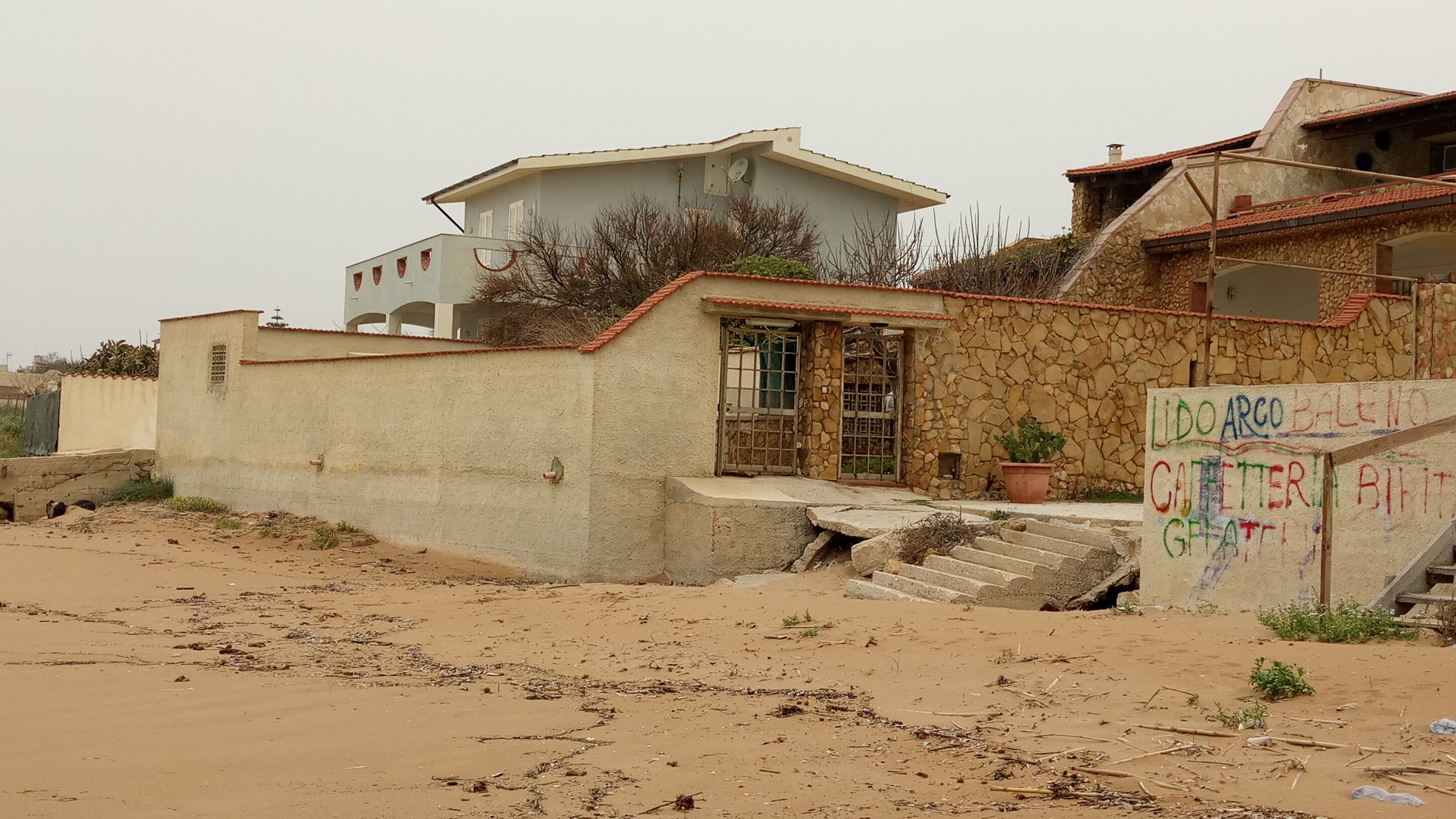 1749830783-0-case-abusive-sul-mare-ora-i-sindaci-non-hanno-piu-scuse-devono-demolire-e-a-marsala.jpeg 1749830783-0-case-abusive-sul-mare-ora-i-sindaci-non-hanno-piu-scuse-devono-demolire-e-a-marsala.jpeg
