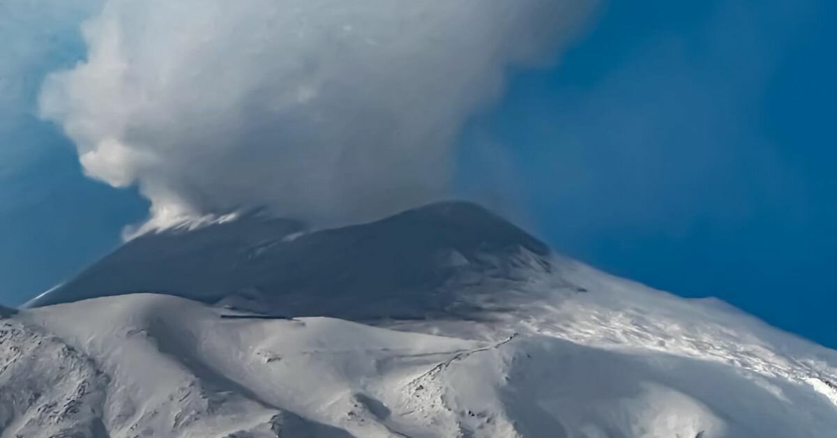 L'Etna ribolle: attività dal Nord Est e dalla Bocca nuova