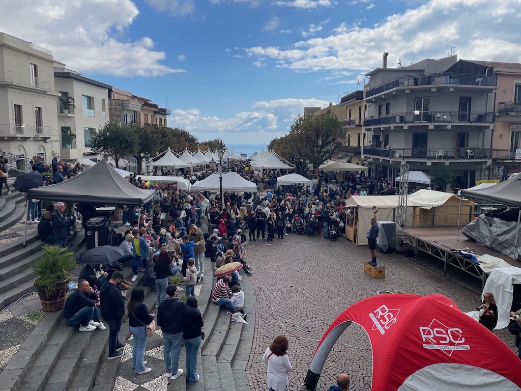 L&rsquo;Etna e il Canavese: comunit&agrave; e vino. All&rsquo;ottobrata di Zafferana Etna si lavora per il futuro dei due territori