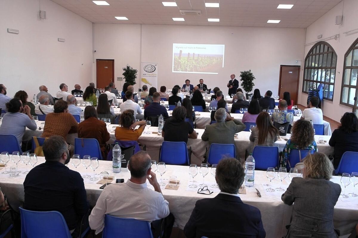 Vino Vivo 2025: con la seconda edizione Petrosino celebra i vini bianchi della costa occidentale