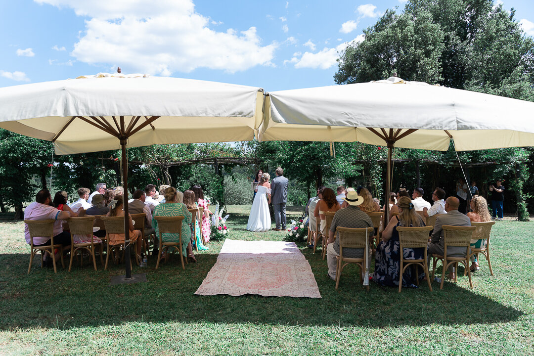 umbria-wedding-photographer-locanda-rosati-orvieto---2025---08.jpeg Outdoor wedding ceremony at Locanda Rosati in Orvieto, Umbria.
