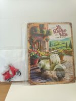 locandina-vespa-e-portachiavi-lambretta