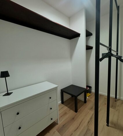 eyJmciI6ImNvbW1vZGUsIHRhYmxlLCBsYW1wZSBldCBjaW50cmUgZGFucyBsJ2j0dGVsIEEgQ2FzYSBNaWEgYSBDYWx0YW5pc3NldHRhIiwiZW4iOiIifQ==