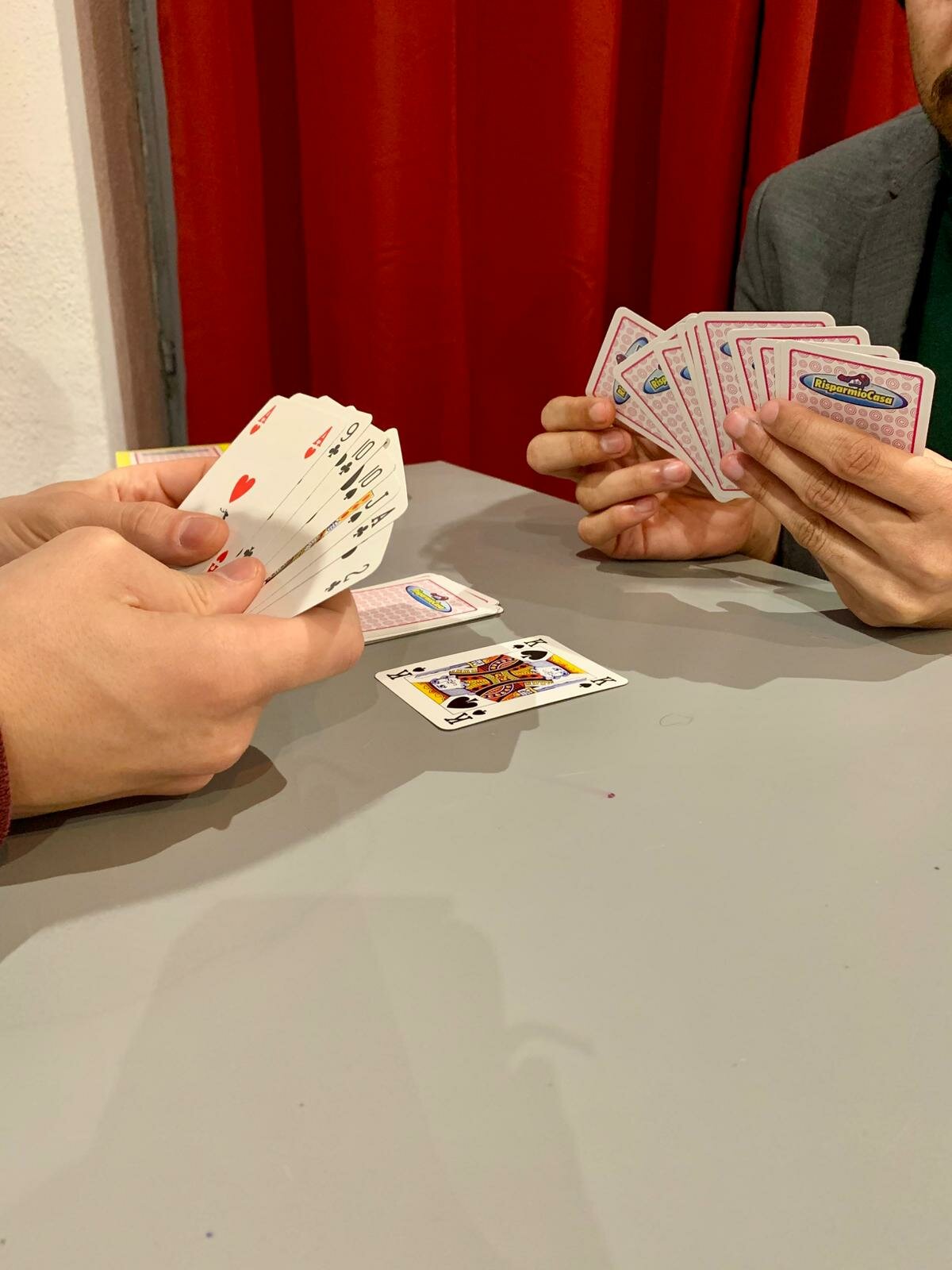 “Lo Spiffero” e Auser insieme per il primo Torneo di Burraco Intergenerazionale: quando il gioco accorcia le distanze tra le età