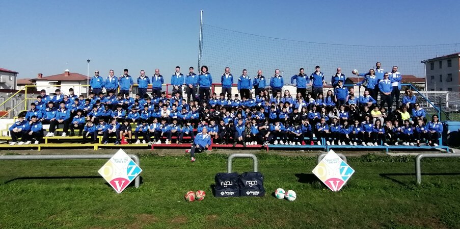 0 - foto di gruppo long.jpeg