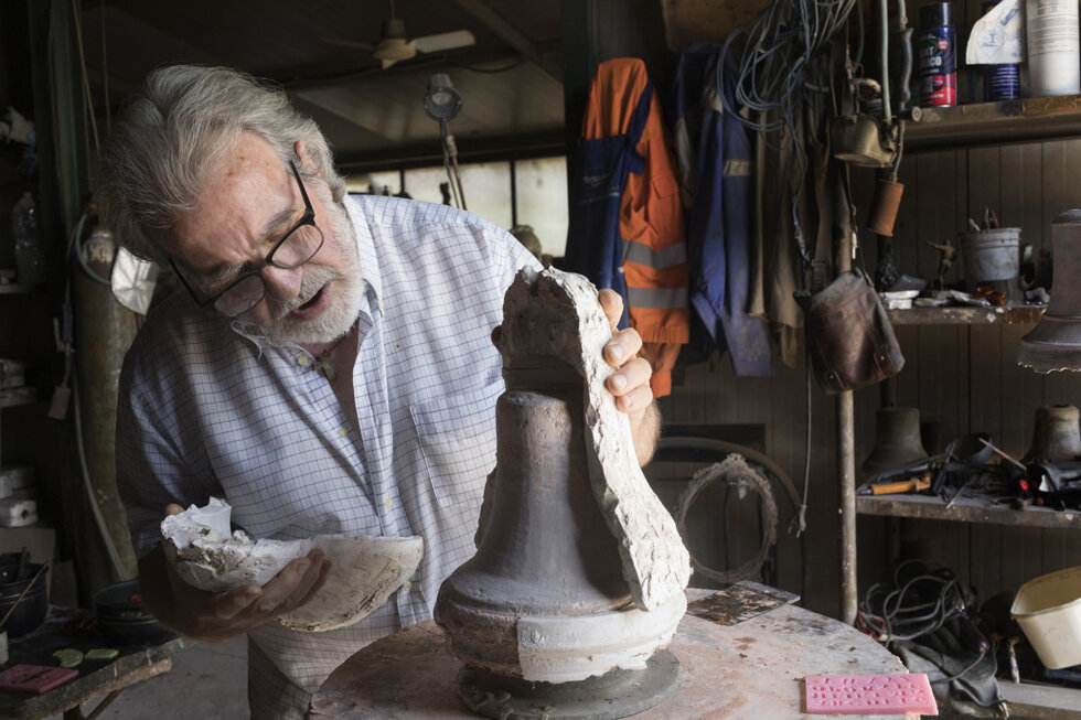 lavorazione delle campane di bronzo a burgio 3 di.jpeg