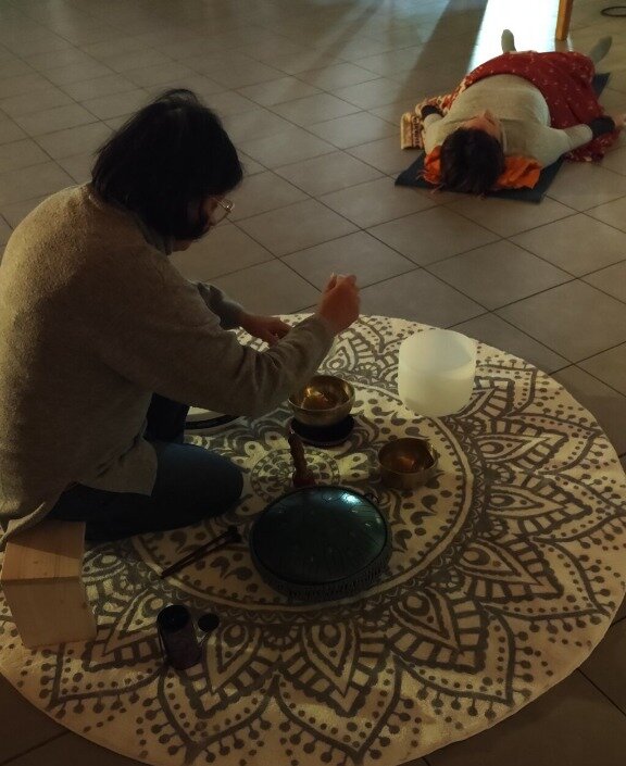 Happy Vibes – Quinta serata:Vivere la felicità nel momento presente